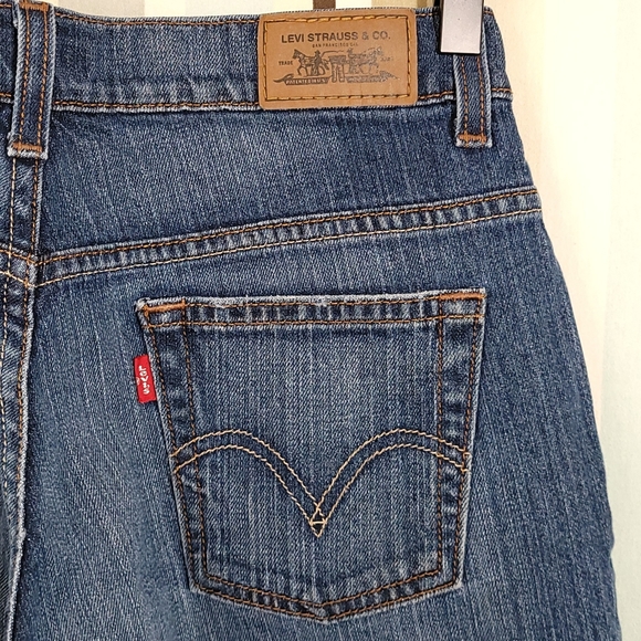 Levi's early 2000's 515 straight fit Mid-rise jean shorts, size 4 - Picture 4 of 6